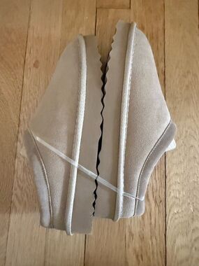 New Women’s Quince Sherpa Sand Suede Slippers size 6 UGG